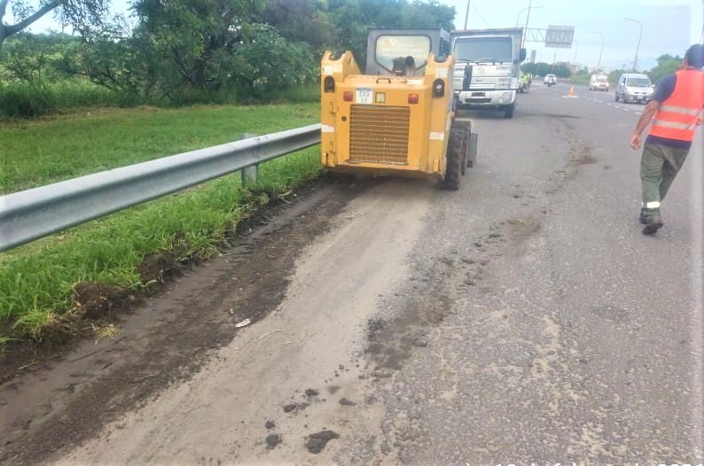 Vialidad Nacional realiza tareas de mantenimiento sobre la Ruta Nacional N° 168 | Noticias