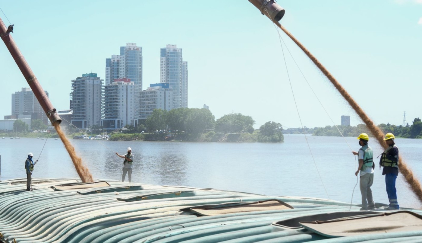Más de 5.000 toneladas de trigo salen de Santa Fe con destino al San Lorenzo | Información General