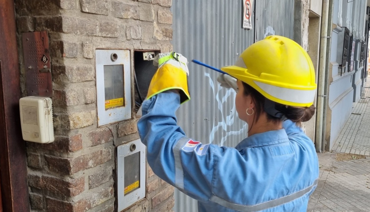 Operativos antienganchados a la luz: cifras millonarias y cortes de conexiones clandestinas | Información General