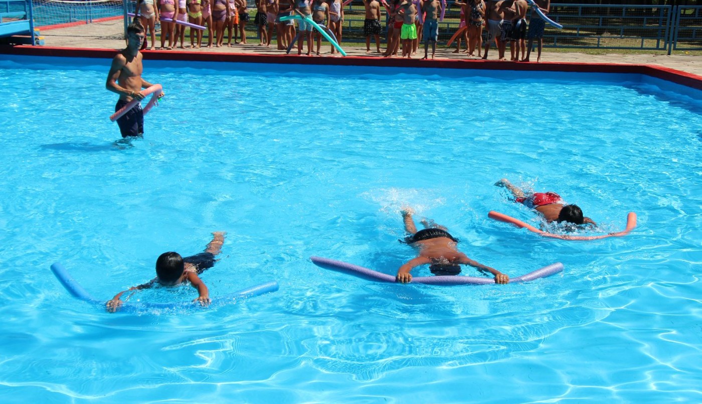 36.000 niños, niñas y adolescentes aprenden a nadar en las Escuelas de Verano | Información General