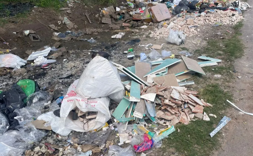 Crece un microbasural cerca del Hospital de Niños Alassia y preocupa a los vecinos | Información General