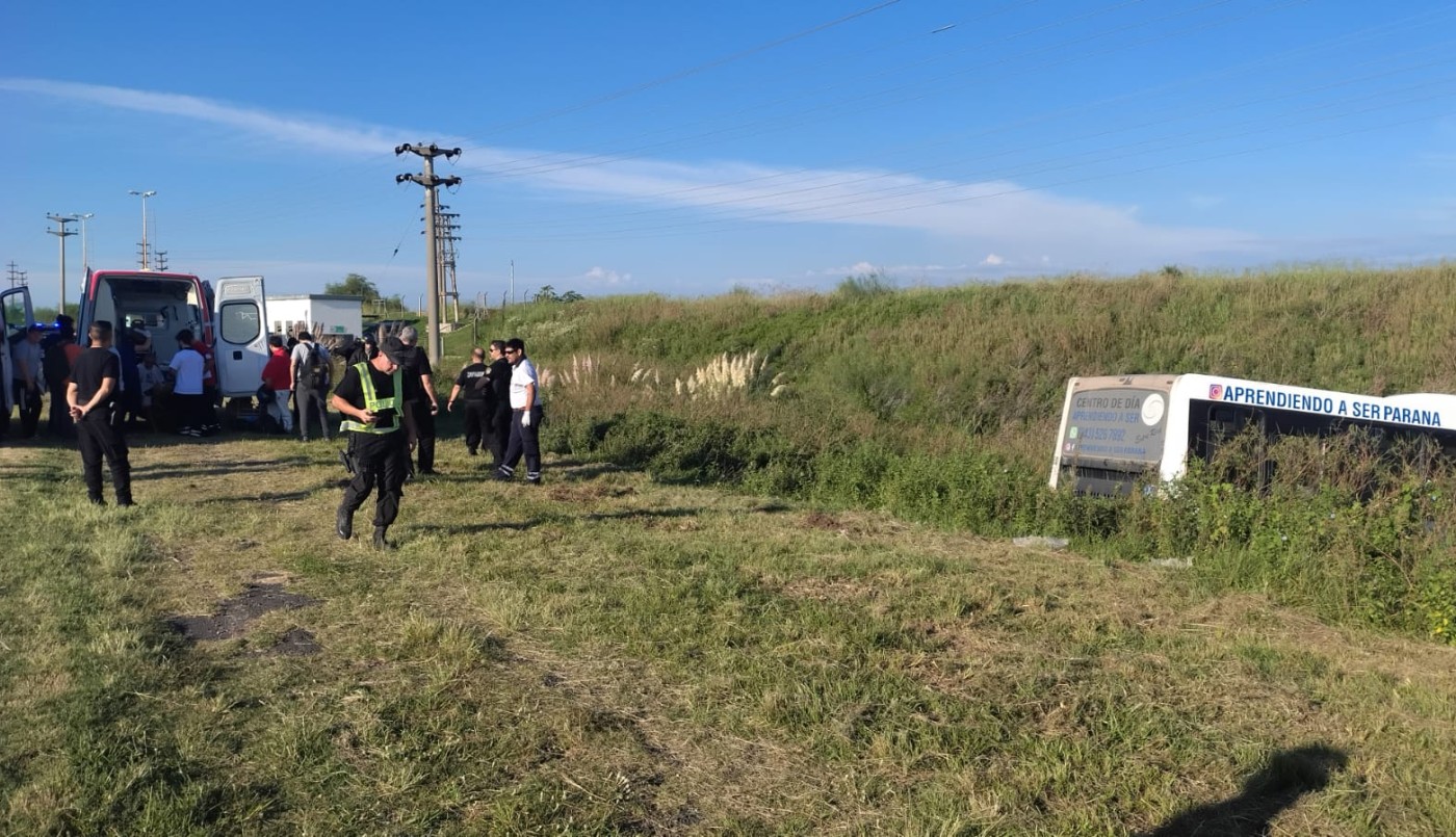 Accidente en circunvalación oeste: despistó un colectivo y hay heridos | Noticias