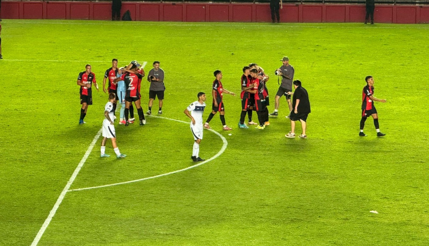 Un golazo de Nacho Lago hizo festejar a Colón que se acomodó en la tabla | Noticias