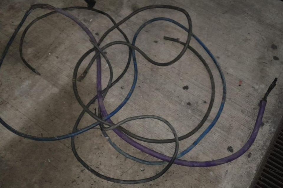 Detectaron un ladrón por las cámaras y lo detuvieron cuando robaba cables en un obrador | Información General