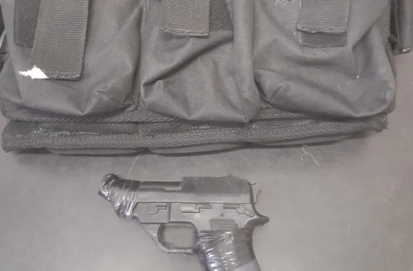 Detuvieron a un hombre que amenazó a un joven simulando tener un arma | Policiales