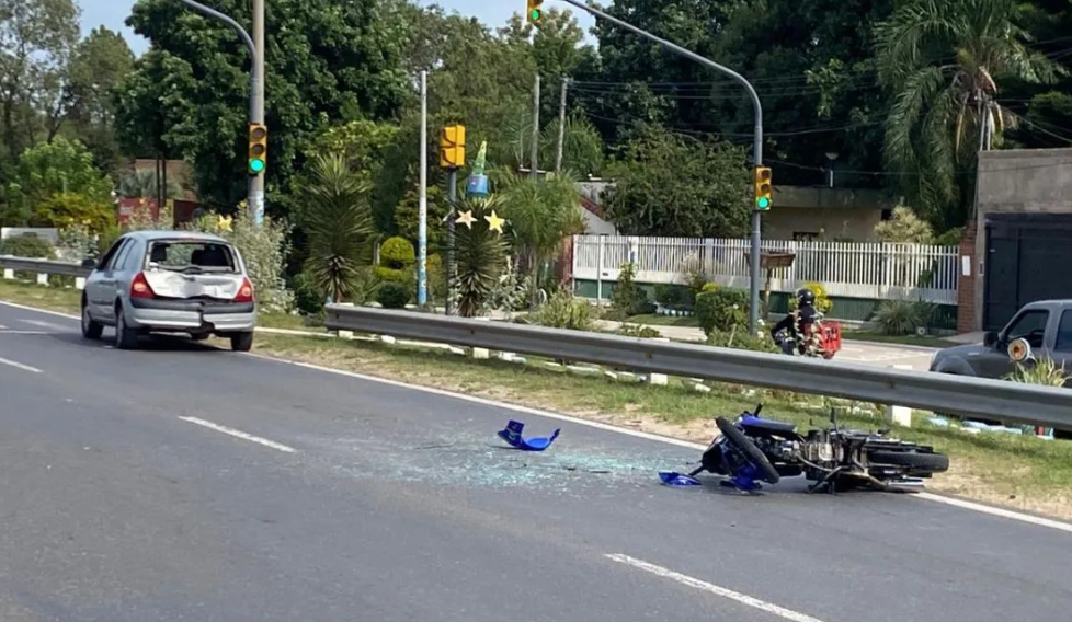 Accidente en Ruta 1: motociclista herido tras chocar contra un auto detenido | Información General