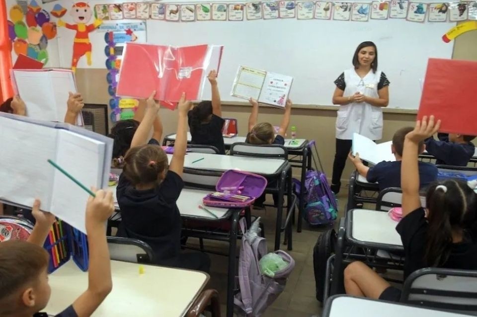 Asistencia Perfecta: más de 66 mil docentes cobran el premio en Santa Fe | Información General