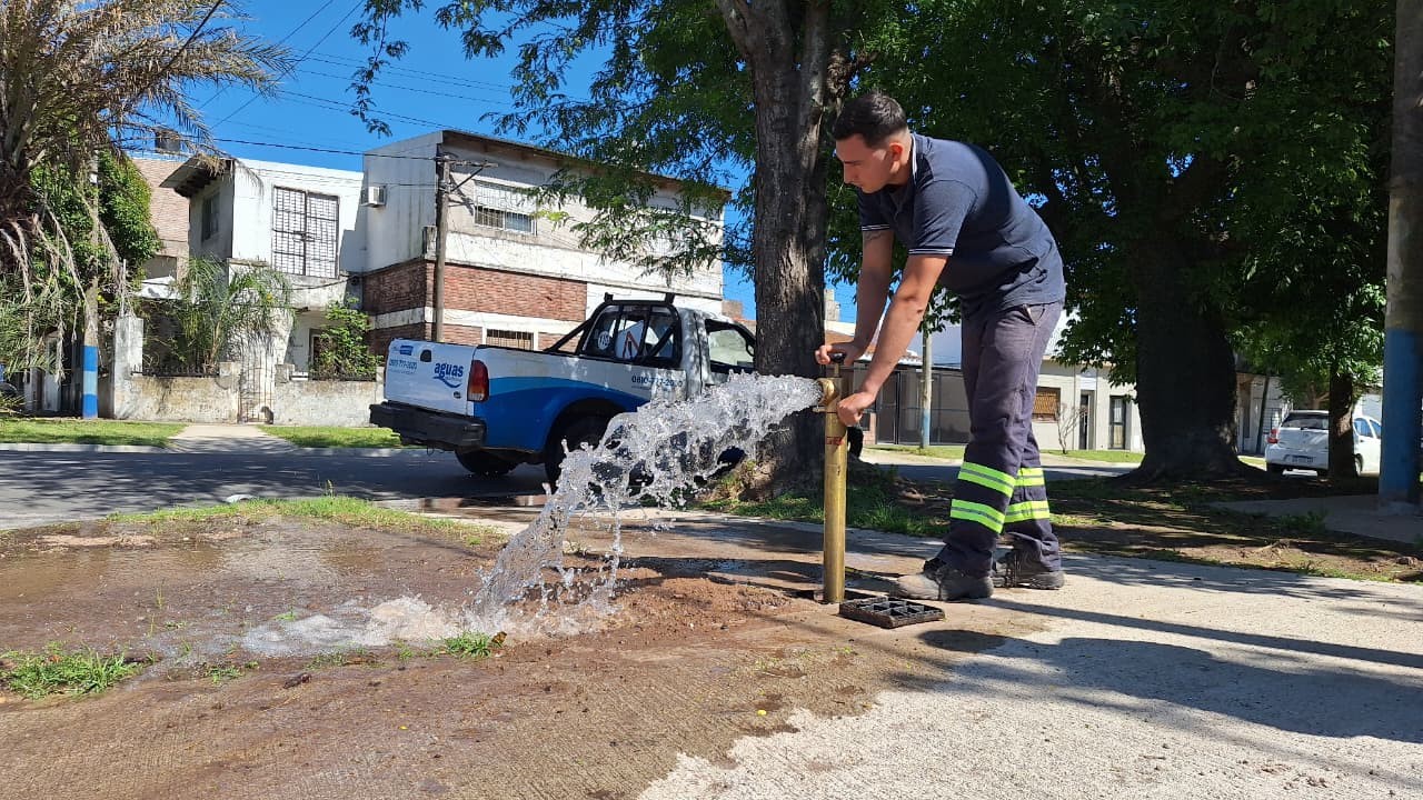 Se iniciaron tareas de mantenimiento de la red de agua potable de la ciudad | Información General