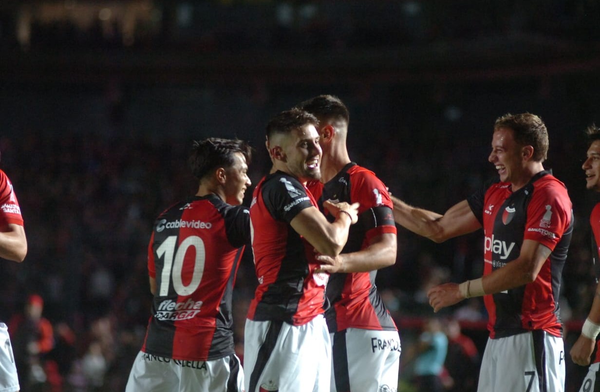 Colón goleó a San Miguel y mira a todos desde lo más alto de la tabla | Deportes