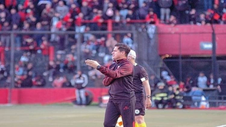 Colón: ¿mantendrá Medrán los tres "5" y al único delantero para enfrentar a San Miguel? | Deportes