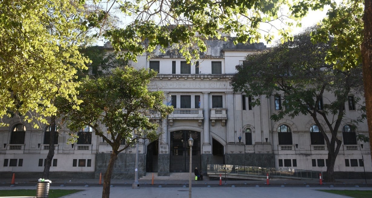 Pedirán 4 años y 6 meses de prisión para un policía por agredir a un niño y a un adolescente | Noticias