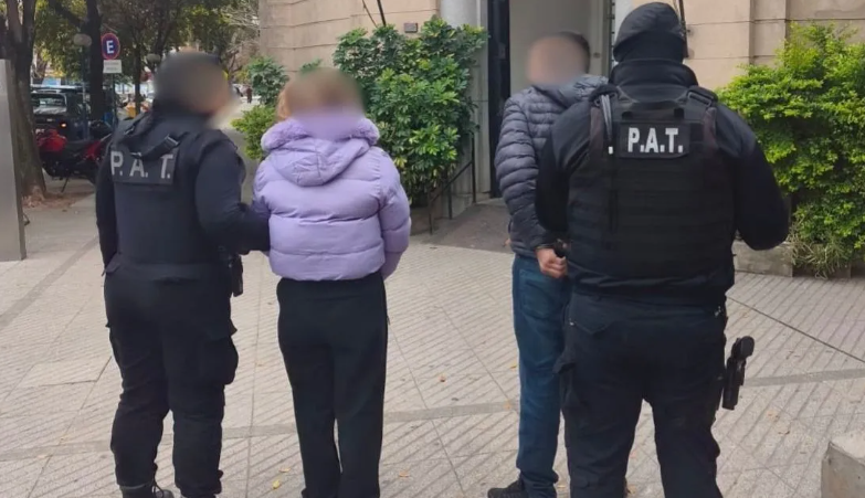 Arrebato, persecución y detenidos en barrio Villa Hipódromo | Policiales