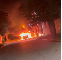 Se incendió un auto durante la madrugada en barrio Fomento 9 de Julio | Policiales