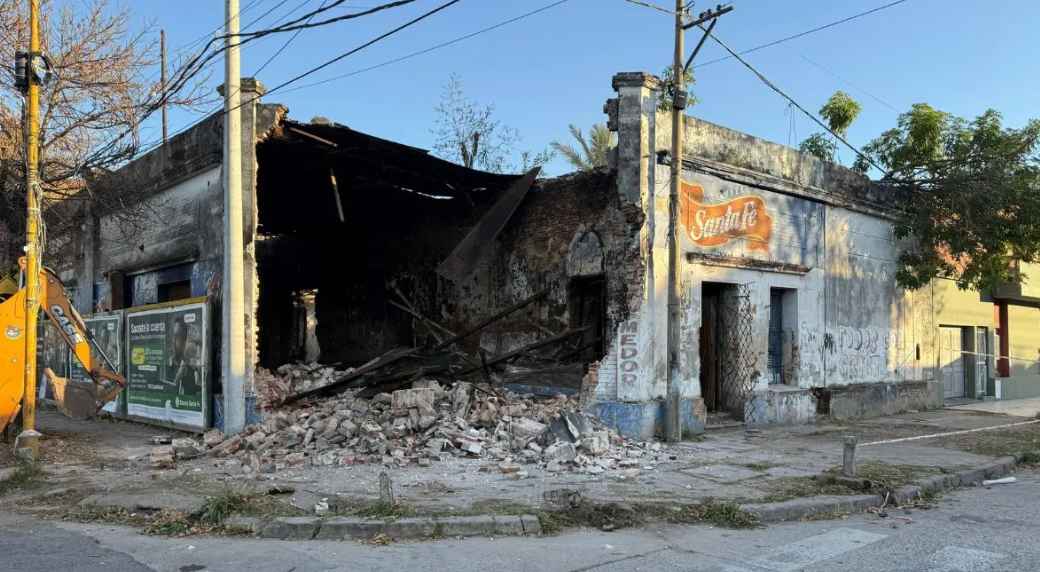 Derribaron la casona que funcionaba como búnker de drogas en el barrio Sur de Santa Fe | Noticias