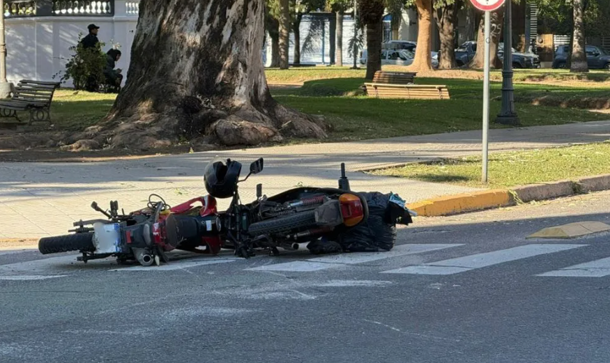 Un choque entre dos motos motos en el macrocentro dejó una joven herida | Información General