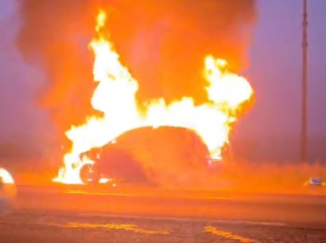 Se incendió un vehículo sobre la Ruta Nacional N° 11 | Policiales