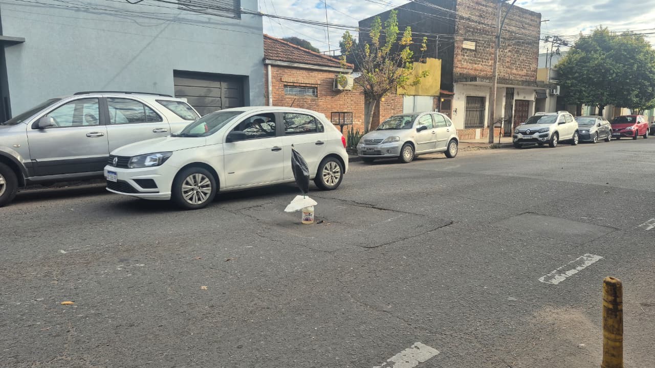 Hundimiento en la calzada complica el tránsito en un sector de barrio Sur | Noticias