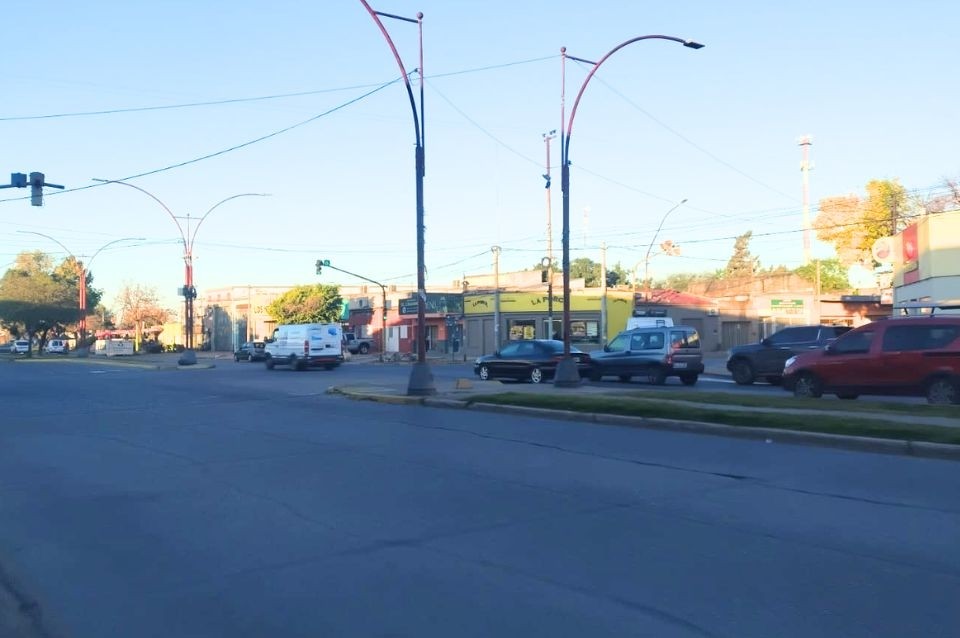 Grave accidente: iba a tomar el colectivo y fue atropellado por una moto | Información General