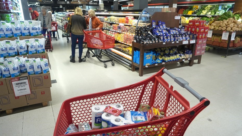 Crisis económica: crecen las compras en mayoristas y el consumo de productos básicos | Información General
