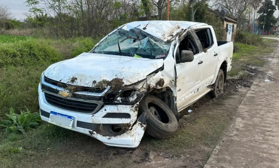 Accidente en Aristóbulo del Valle: una camioneta terminó dentro de un zanjón | Información General