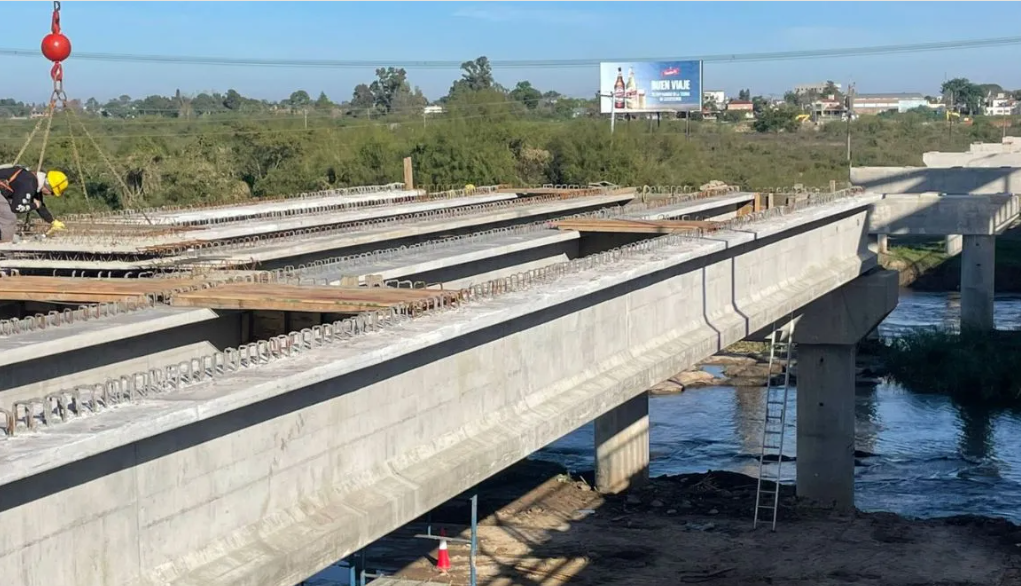 Nuevo puente Santa Fe - Santo Tomé: instalaron la máquina lanzadora de vigas | Noticias