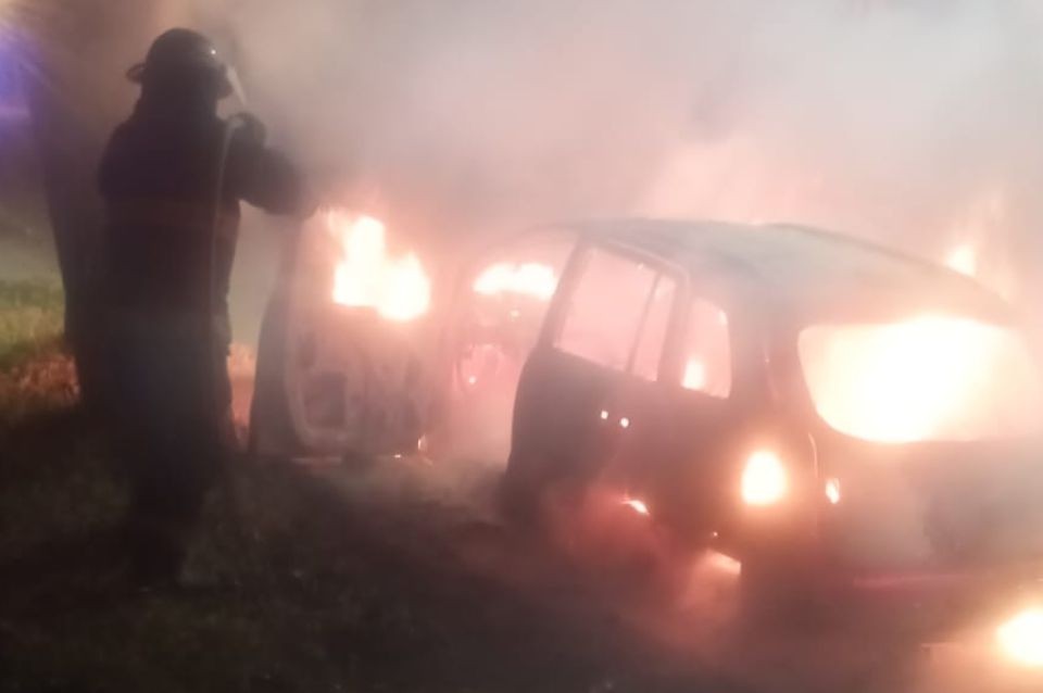 Violento incendio: una Suran se quemó por completo en el norte de la ciudad | Noticias
