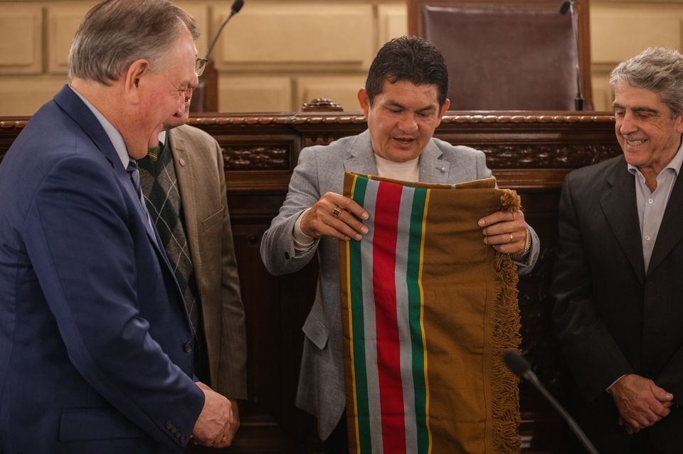 El Senado de Santa Fe distinguió al "Pulga" Rodríguez por su trayectoria y legado deportivo | Legislativas
