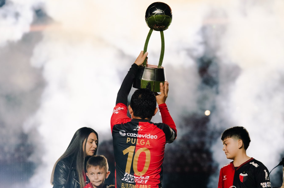 El adiós de una leyenda: la emotiva despedida del "Pulga" Rodríguez en Colón | Deportes