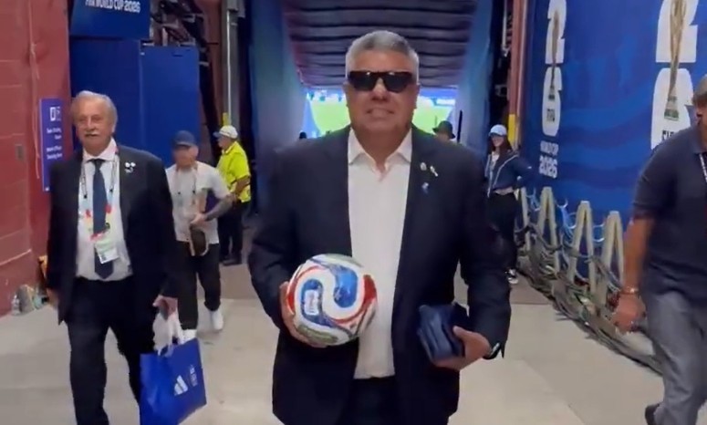 "Chiqui" Tapia se quedó con la pelota del hat-trick de Lionel Messi ante Argelia | Deportes