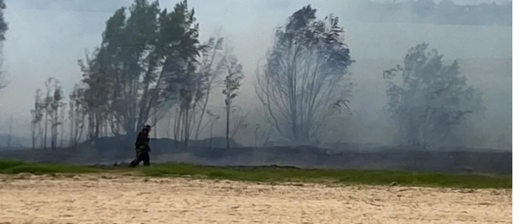 Buscan a un hombre por provocar un incendio en la Costanera Oeste | Policiales