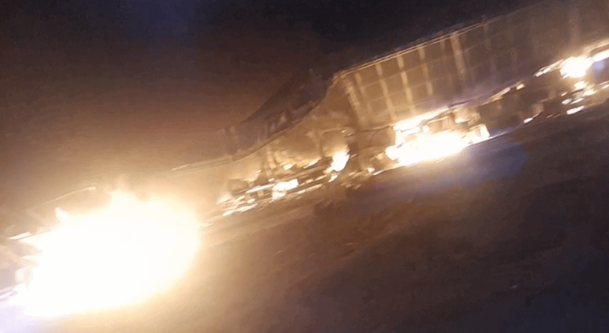 Voraz incendio y explosión en un depósito de camiones de Los Zapallos | Noticias