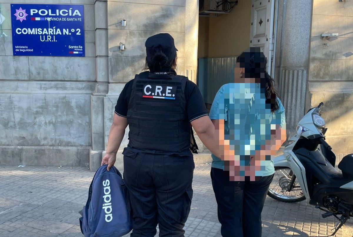 Quedó en libertad la mujer que abandonó a su hijo adolescente en la Plaza Colón | Policiales