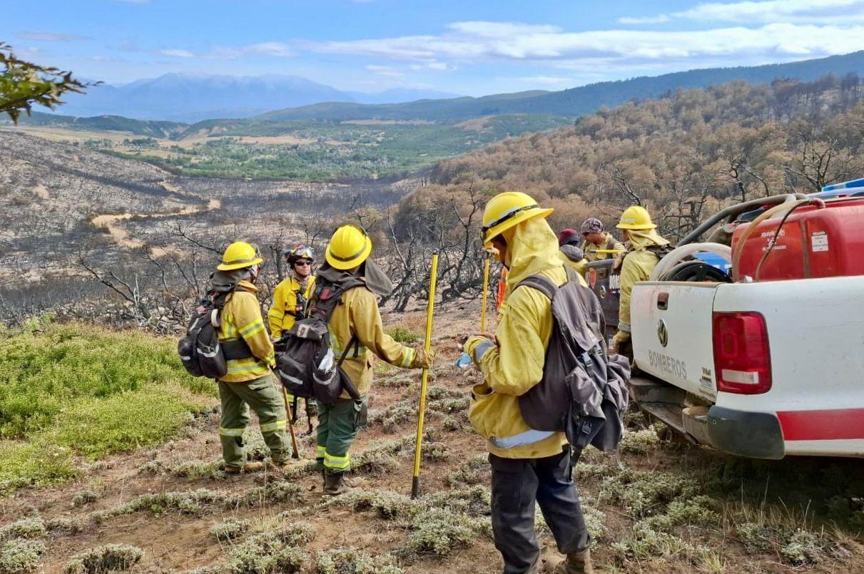 Regresaron los 30 brigadistas santafesinos que colaboraron en el control de los incendios en Chubut | Información General