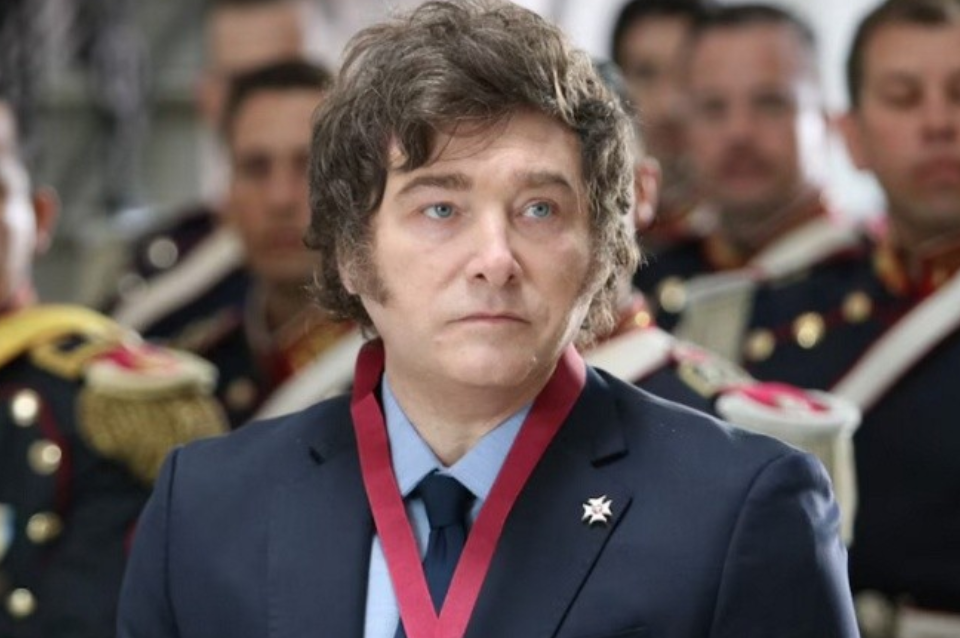 Demoraron a dos hombres que protestaban contra la visita de Javier Milei en San Lorenzo | Información General