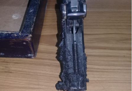 A un policía se le derritió el arma con el caño de escape de su moto | Noticias