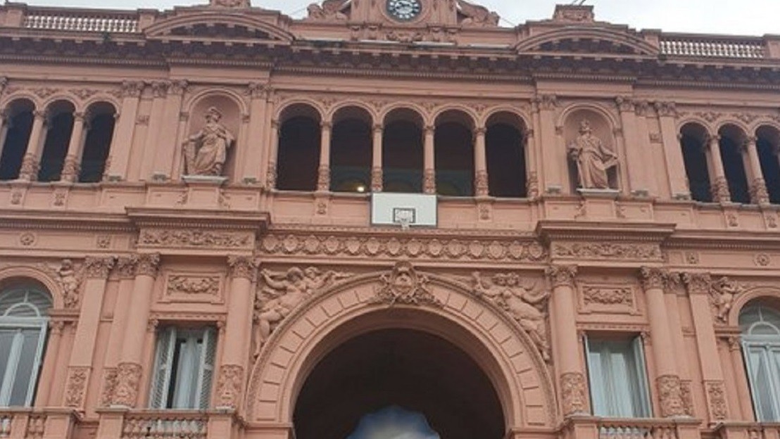 La Casa Rosada con un aro de básquet en la fachada en honor a la Selección Argentina | Noticias
