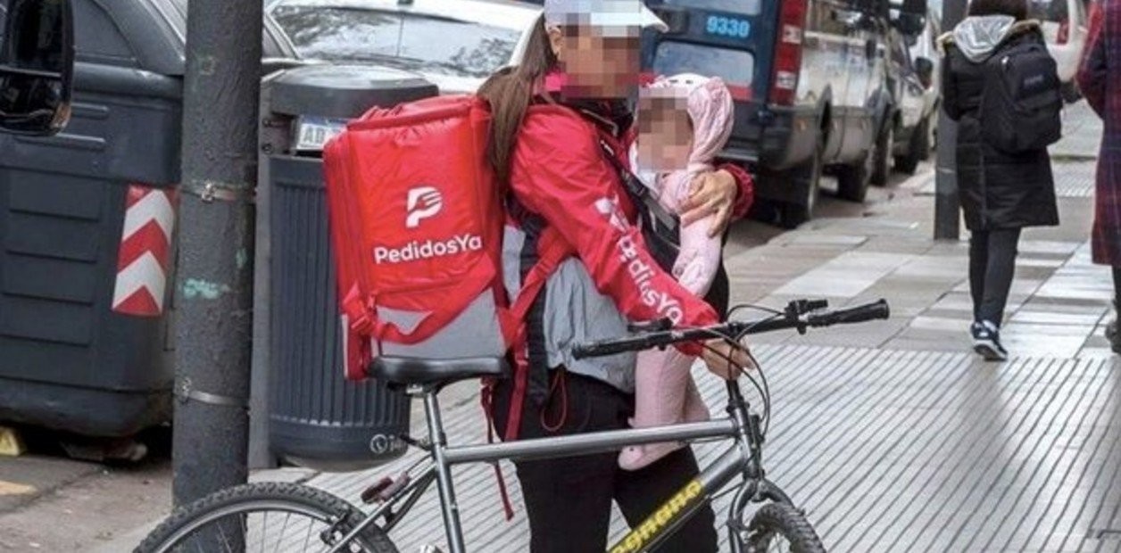 La historia detrás de la foto viral de la mamá de PedidosYa y su bebé | Noticias