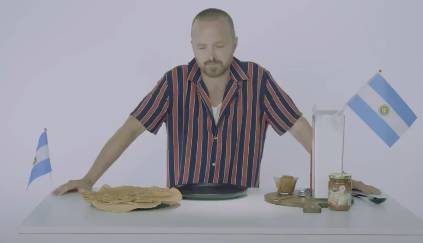 #BreakingBad: Aaron Paul espera el estreno comiendo panqueques de dulce de leche | Espectaculos