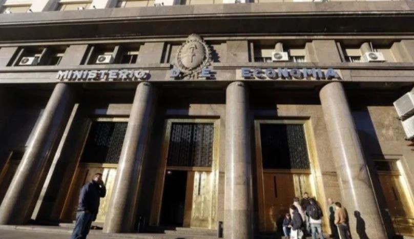 Controlarán las actividades económicas anteriores y posteriores de quienes ocupen cargos | Nacionales