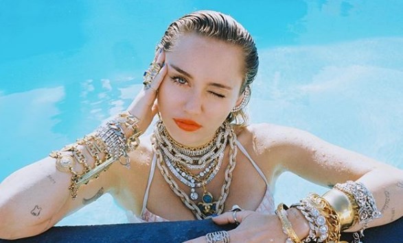 Miley Cyrus con remera blanca y sin corpiño: ¿pasa la censura de Instagram? | Espectaculos