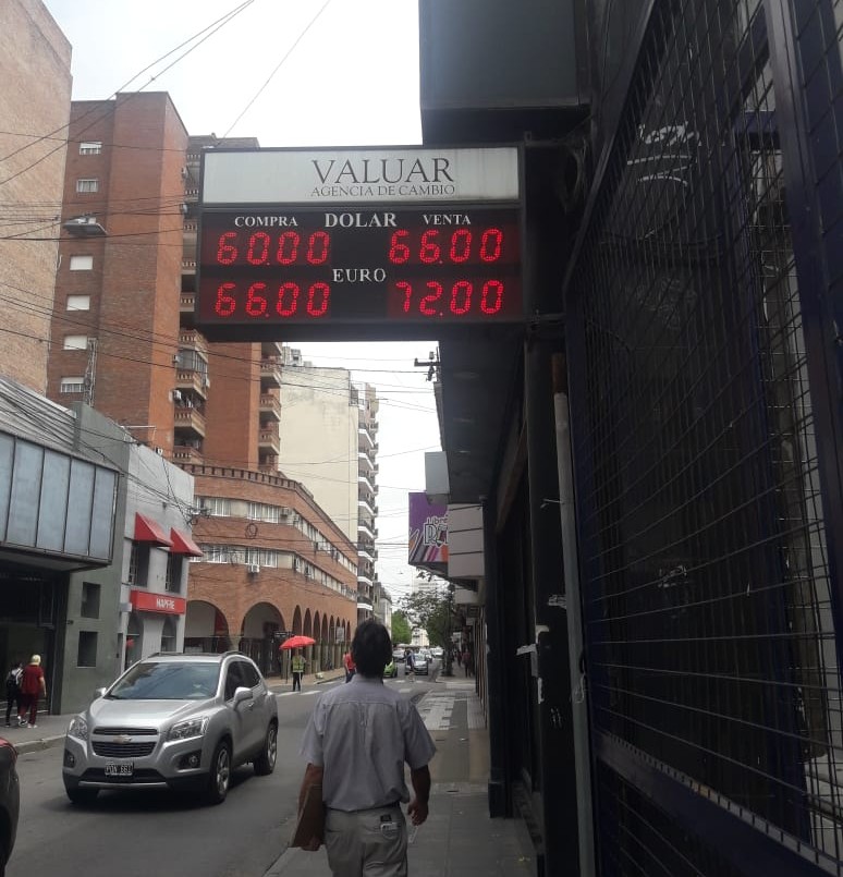 El dólar se vende hasta los 66 pesos en casas de cambio de Santa Fe | Noticias