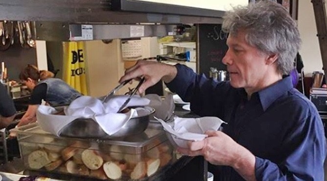 Bon Jovi abrió el tercer restaurante donde "todos son bienvenidos" aunque no tengan dinero | Espectaculos