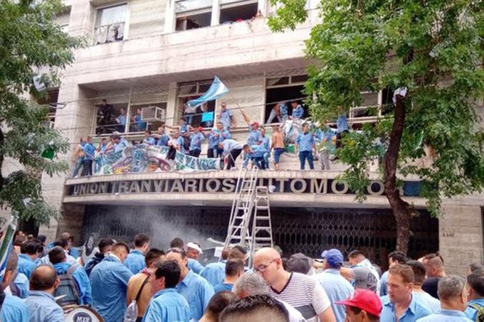 Video: tensión en la UTA por una protesta de la oposición del gremio | Noticias