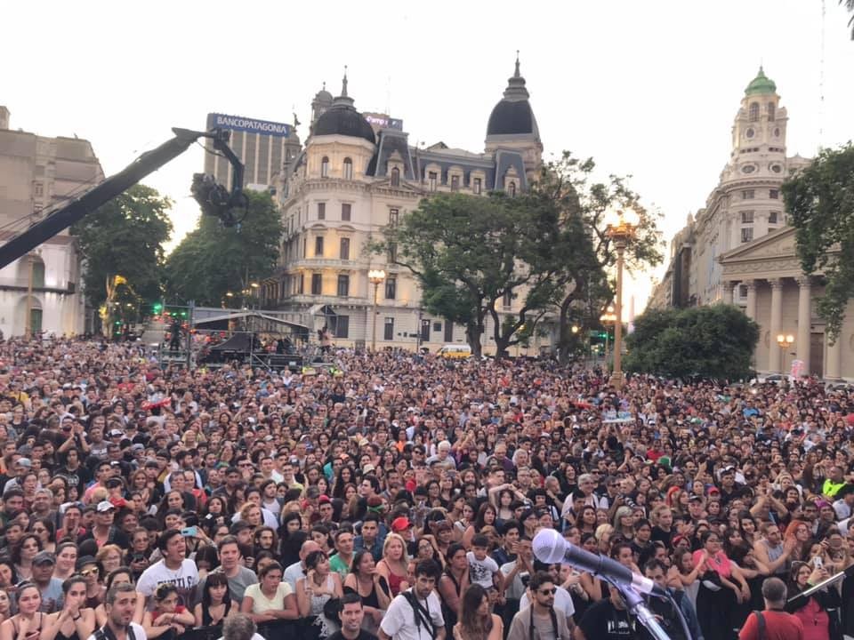 Cerca de 400 ciudades cantaron al unísono "Inconsciente colectivo" | Noticias