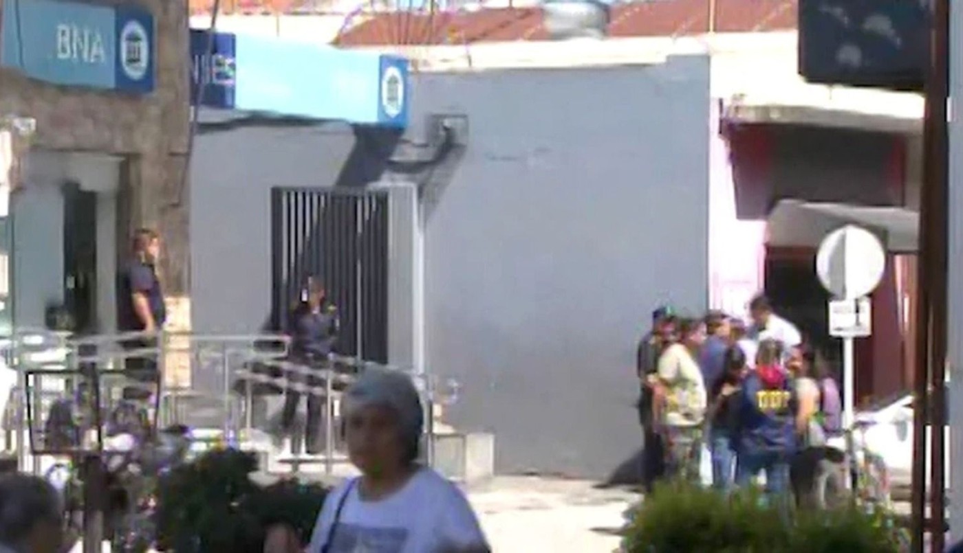 Video escalofriante: lluvia de balas en el sangriento asalto al banco en el que mataron a un cajero | Noticias