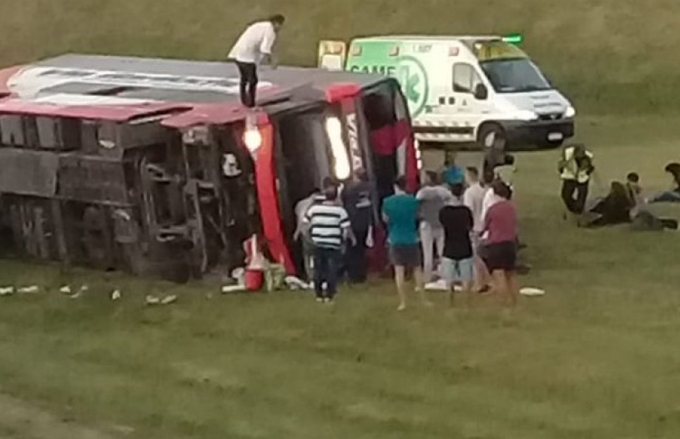 Volcó un micro en la Ruta 2: hay dos muertos y 14 heridos | Noticias