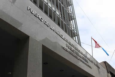 Fallo inédito: una nena llevará el apellido de su madre y de dos padres | Información General