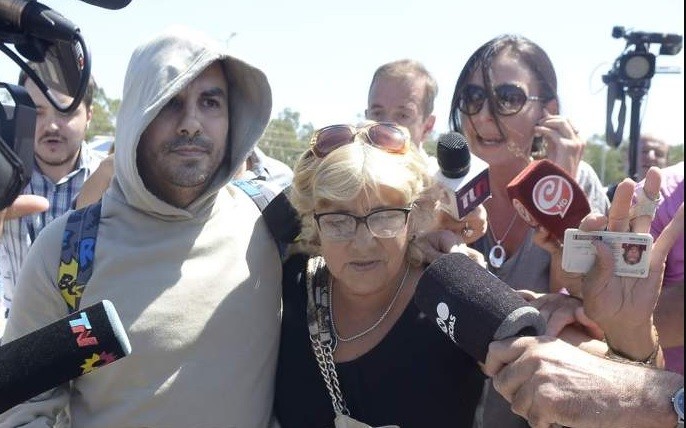 Le colocaron una tobillera electrónica a Tablado para que no se acerque a su ex y sus hijas | Información General