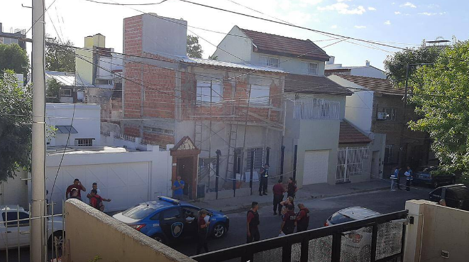 Lo mataron a puñaladas frente a su familia en una entradera en su casa de Saavedra | Información General