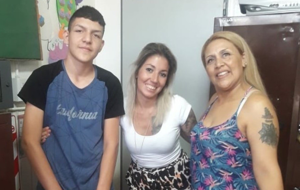 Una docente pidió zapatillas n°49 para un alumno y ayudaron estrellas de básquet | Redes